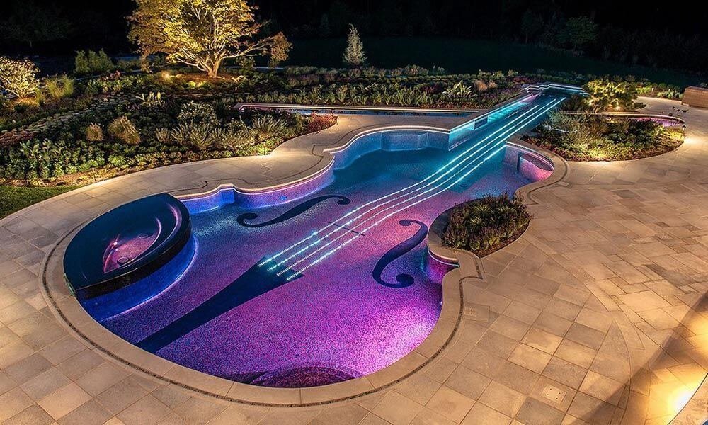 piscina-curiosa-en-forma-de-violin