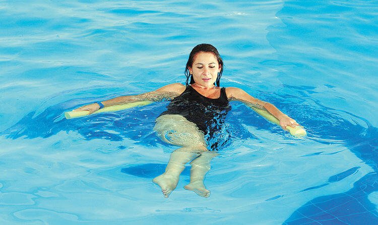 relajacion-en-piscina-uranor